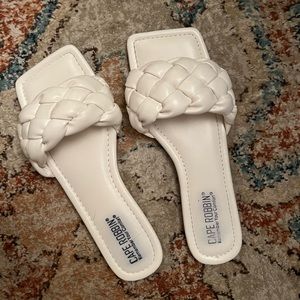 Cape Robbin Size 7 Woven Mules